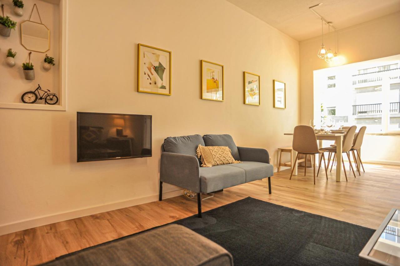 Guesthouse Marques De Pombal - 8 Bedroom Apartment - Lisbon — Photos 1
